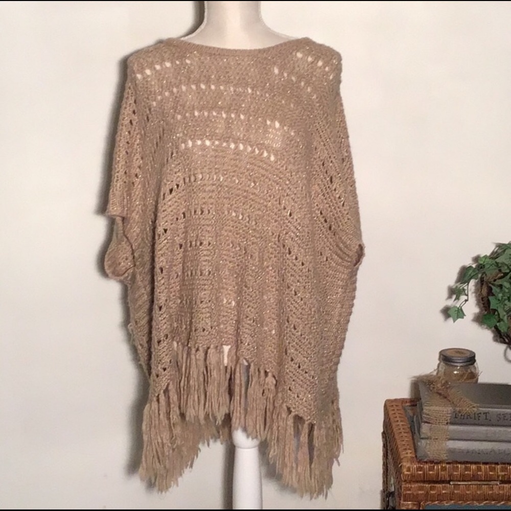 Forever 21 fringed loose knit poncho sweater M